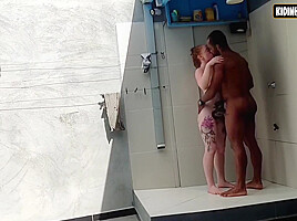 He Offered Help For Me To Ferrar In The Bath Visinho Esperto
