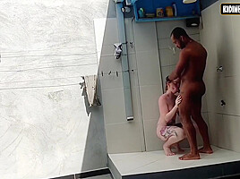 He Offered Help For Me To Ferrar In The Bath Visinho Esperto