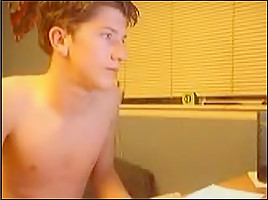 Homemade gay porn with David wanking on webcam