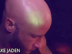 Homo dude gets 2 cocks in his ass