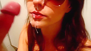 Hot Chick With Sunglasses Gives Public BJ With Huge Facial