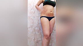 Hot Virgin In Desi Step sister Bathing