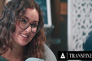 Hot Waitress Rekindles With Old Bestie During After Hour 15 Min With Leana Lovings And Emma Rose