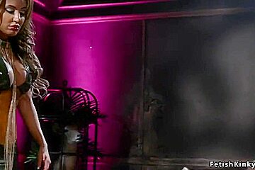 Huge Fun Bags Mistress Sodomized Bangs Male - Richelle Ryan