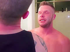 Hunky gays DJ and Brian Bonds bareback fuck after showering
