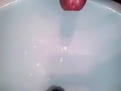 Im Badezimmer gewichst