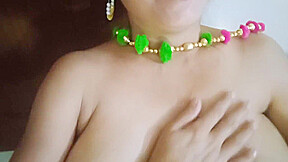 Indian Lady In Fingering Her Tiny Pussy With Sex Toy,lick Pussy
