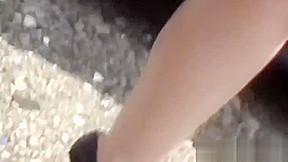 Japanese babe pees bath