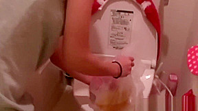 Japanese babe pees bath