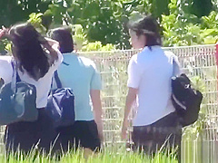 Japanese teenage skanks pissing