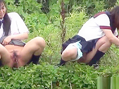 Japanese teenage skanks pissing