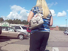 Jiggly Blonde Milf Splashin In Pants