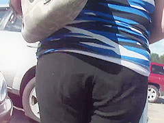 Jiggly Blonde Milf Splashin In Pants