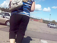 Jiggly Blonde Milf Splashin In Pants