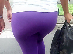 Leggins Morados Negra con un Culote Rico Angulo Horizontal