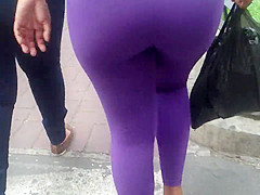 Leggins Morados Negra con un Culote Rico Angulo Horizontal