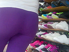 Leggins Morados Negra con un Culote Rico Angulo Horizontal