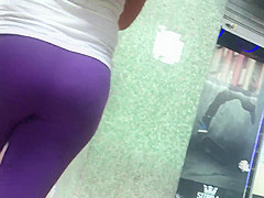 Leggins Morados Negra con un Culote Rico Angulo Horizontal