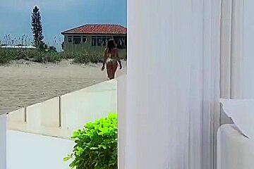 Les Girls Jenna Sativa and Liza Rowe
