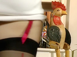 Les UK milf feasting pussy