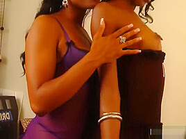 Lesbians Imani And Dariel Lick Cunts And Use Toy