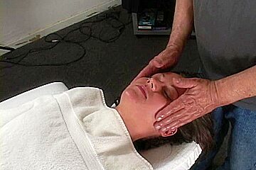 Little Mutt Video: Aurora - Massage