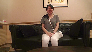 Massive squirting of a married woman panting in pleasure