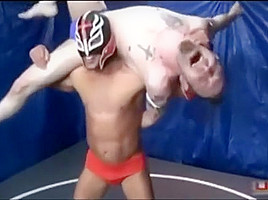 Maximo Misterio vs White trash Ucw Wrestling