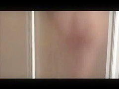 Mia moglie sotto la doccia