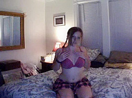 Minette chauffe Step son mec pour se faire baiser devant sa cam