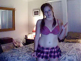 Minette chauffe Step son mec pour se faire baiser devant sa cam