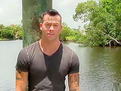 Muscle stud Angel Rock pumping out cum with sexy Joey Cooper