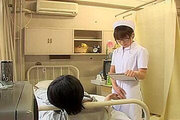 Nerdy Japanese gets her bum sprayed in Japanese sex video