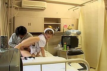 Nerdy Japanese gets her bum sprayed in Japanese sex video