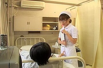 Nerdy Japanese gets her bum sprayed in Japanese sex video