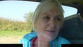 Old granny is getting screwed roadside