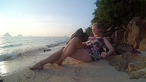 On Public Beach teen 18+ Masturbation Double Crossleg Fingering Solo Fun Ending