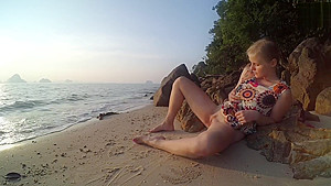 On Public Beach teen 18+ Masturbation Double Crossleg Fingering Solo Fun Ending