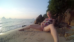 On Public Beach teen 18+ Masturbation Double Crossleg Fingering Solo Fun Ending