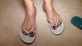 Pigtails-Glasses an Pretty Feet In FlipFlops