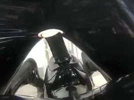 Rubber Cutie gives Hawt Orall-Service