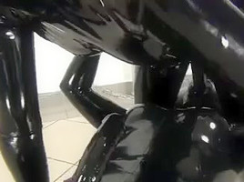 Rubber Cutie gives Hawt Orall-Service