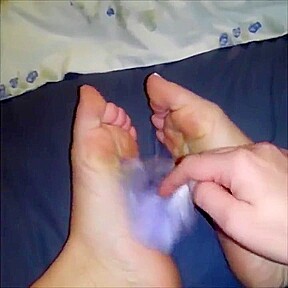 SEXY WOMEN WITH SEXY FEET,FOOT TEASE (TRY NOT TO CUM)