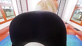 Sexy Booty Dance in Yoga Pants