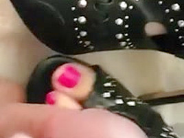 Shoejob, cum on feet