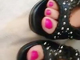 Shoejob, cum on feet