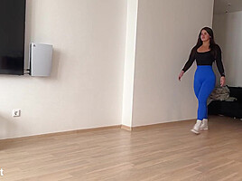 Sport Girl Tears Her Pants For Fucking - Julia Fit