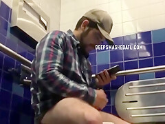Spying On Bearded Guy Cumming Hard