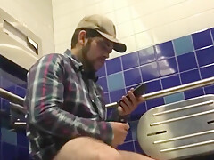 Spying On Bearded Guy Cumming Hard