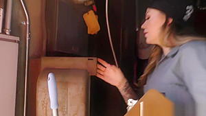 Tattooed ho gets bukkake cum facial